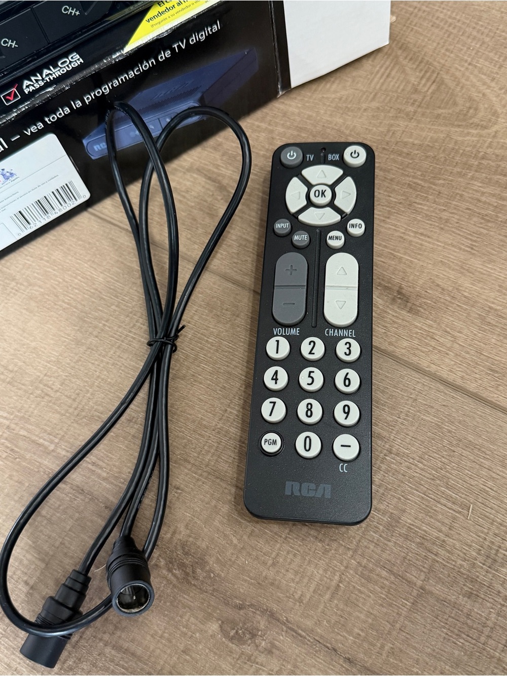 RCA DTA800B1 Digital TV Converter Box Remote & Cable Over The Air Broadcasts - Picture 3 of 13